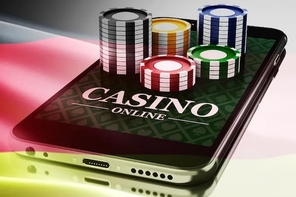 Comparing Online and Land-Based Casinos